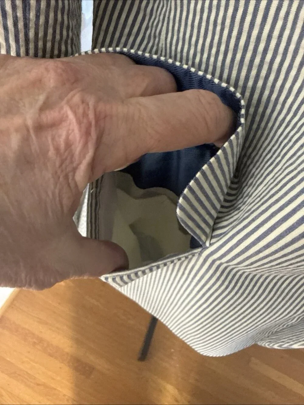 JoS A Bank Executive Seersucker Suit Men 48L 43W Pleated/Cuff Pant-Blue/White